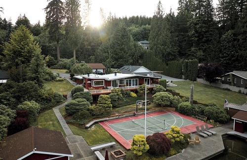 Lake Roesiger House | “The Gallery” Luxury Mid Century Modern Lakehouse