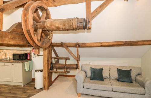 Strefford Apartment | THE GALLERY, romantic, luxury holiday cottage in Strefford