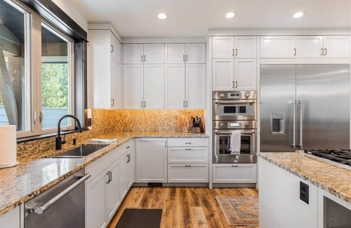 Sunriver House | The Gannet Chalet w/HotTub + Sauna + AC + SHARC
