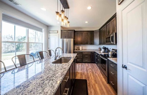 Leesburg Villa | The Garage Mahal w/scenic views