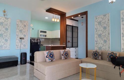 Hosur Apartment | The Garden Escape by StayJadePrivate PoolLawns