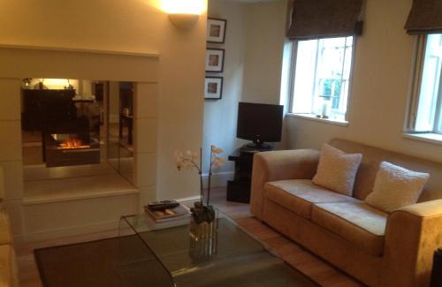 Palace Riverside Apartment | The Garden Flat