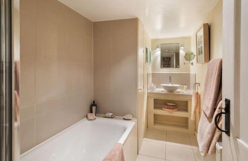 Palace Riverside Apartment | The Garden Flat