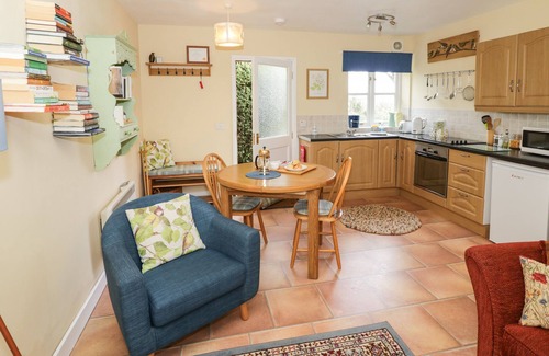 Bridgnorth Cottage | THE GARDEN LODGE, romantic, with a garden in Bridgnorth