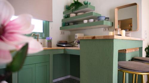 Kerameikos Apartment | The Garden Loft
