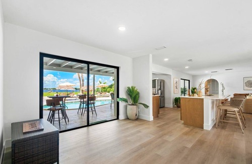 Palm Beach - West Palm Beach House | The Garden of Eden | Beautiful Villa w/Pool & Game Room