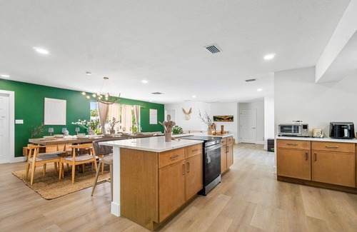 Palm Beach - West Palm Beach House | The Garden of Eden | Beautiful Villa w/Pool & Game Room