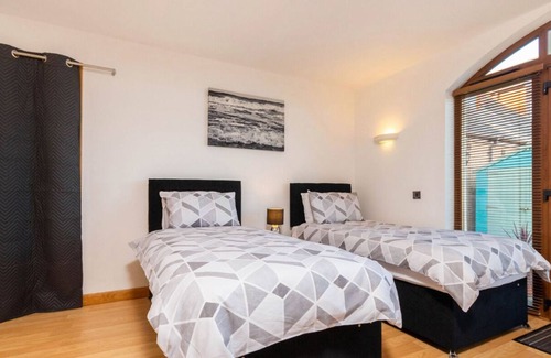 Elgin Apartment | The Garden Room (Studio Apartment)