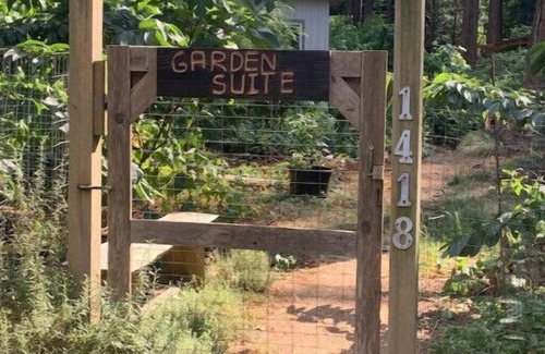 Savary Island House | The Garden Suite