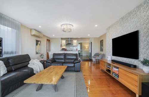Mount Gravatt Villa | The Garden Villa An Urban Resort Oasis