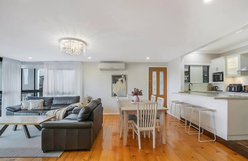 Mount Gravatt Villa | The Garden Villa An Urban Resort Oasis