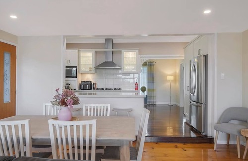 Mount Gravatt Villa | The Garden Villa An Urban Resort Oasis