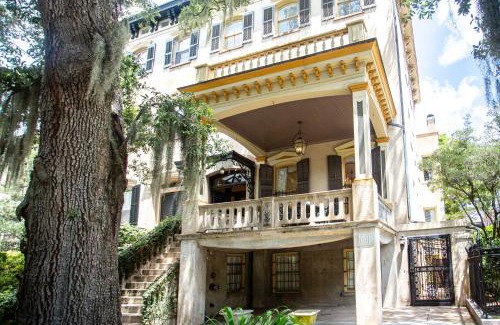 Historic Downtown Savannah Bed & Breakfast | The Gastonian, Historic Inns of Savannah Collection