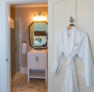 Historic Downtown Savannah Bed & Breakfast | The Gastonian, Historic Inns of Savannah Collection