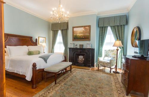 Historic Downtown Savannah Bed & Breakfast | The Gastonian, Historic Inns of Savannah Collection