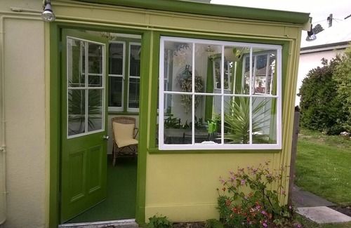 Port Fairy Cottage | The Gatehouse - historic cottage - pet friendly