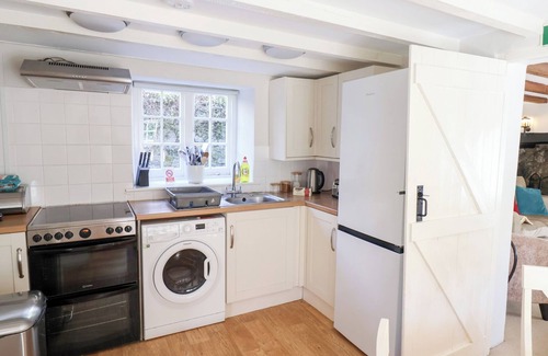 Axmouth Cottage | THE GATEHOUSE, pet friendly, country holiday cottage in Axmouth