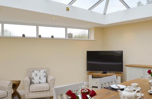 Cayton House | The Gatehouse - Uk2482