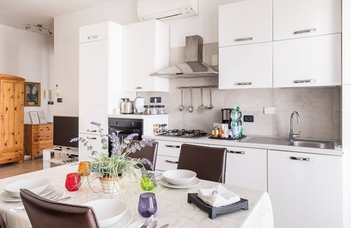 Historic Center Apartment | THE GATEWAY- Apartment in the Historical City Center of Bologna