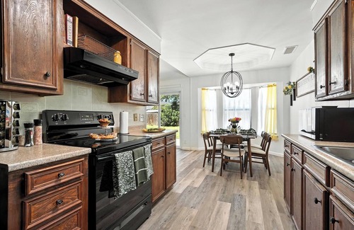 Abilene House | The Gathering Place: Near Zoo/Park & Expo Center