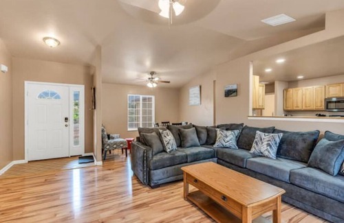 Sevierville House | The Gathering Place: Quiet neighborhood, 5+ Bed/3 Bath home accommodates 12.