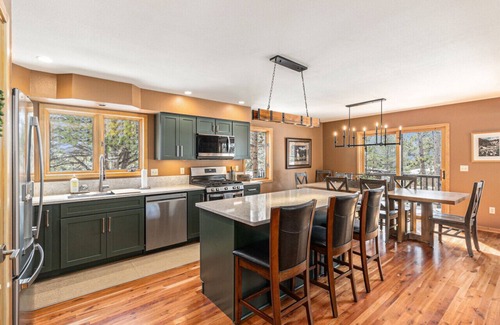 Estes Park House | The Gathering Place-Luxe Family Home with Mt Views, Hot tub, & A/C!