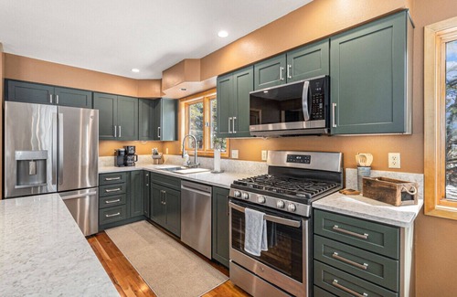 Estes Park House | The Gathering Place-Luxe Family Home with Mt Views, Hot tub, & A/C!