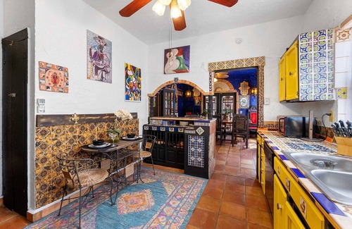 St. Augustine House | The Gaudi House- Pool/Minutes to DNTN and Beach