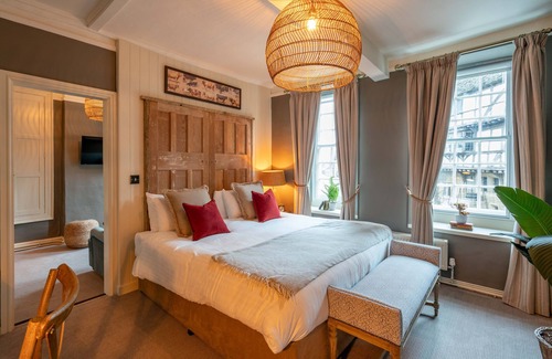 Norton St. Philip Hotel | The George Inn and The Plaine