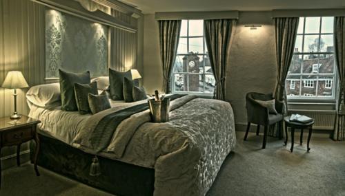 Robertsbridge Hotel | The George Inn