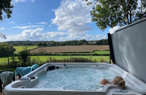 New Forest District House | The Georgian Coach House:New Forest with hot tub