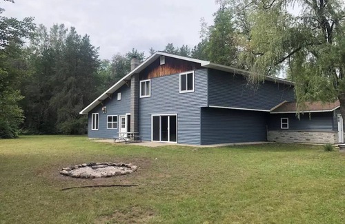 Alger Cabin | The Getaway Cabin W/Indoor hot tub and sauna.n