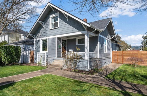 Newberg House | The Getaway Newberg