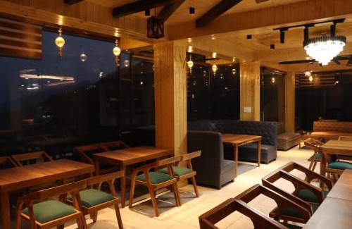 Kandaghat Hotel | The Ghungrees