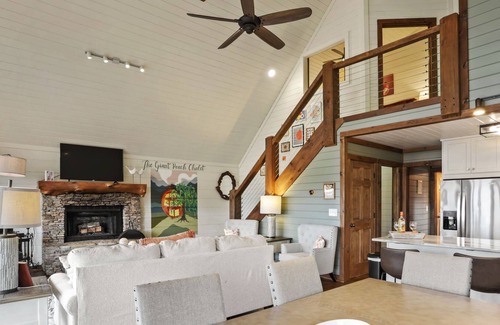 Blue Ridge Ski Chalet | The Giant Peach Chalet- BRAND NEW LISTING- 5 min to DT Blue Ridge