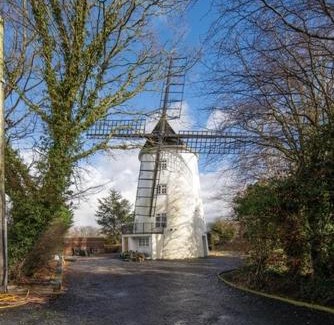 Chorlton-by-Backford House | The Gibbet Windmill pet friendly home & paddock
