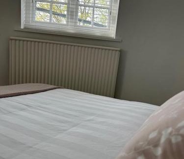 Chorlton-by-Backford House | The Gibbet Windmill pet friendly home & paddock