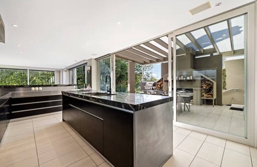 Parnell Apartment | ⭐The Gibraltar House by Homello | Hot Tub, 2x Living Rooms & City Views | 380m²⭐