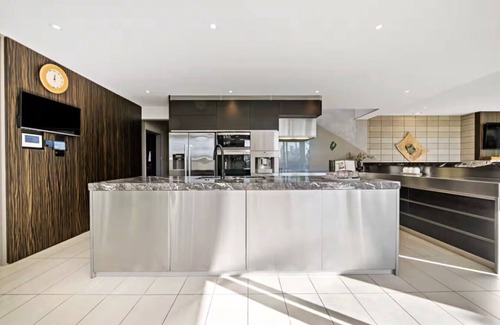 Parnell Apartment | ⭐The Gibraltar House by Homello | Hot Tub, 2x Living Rooms & City Views | 380m²⭐