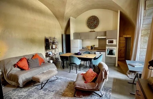 Lussan Apartment | The « GID Nest » Apartment Cosy Dans un Château du sud de la France