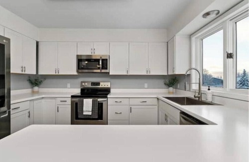 University Area House | The Gilded Alaskan Venture Home [A]