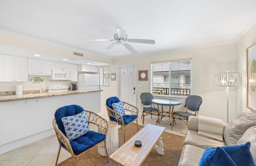 Old Naples Condo | The Gilded Palm - Naples, 4 Blocks to Beach, 1/2 Block to 5th Ave Downtown, Pool