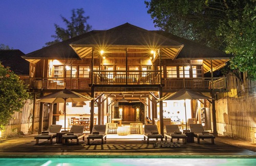 Gili Trawangan Villa | The Gili Beach Resort, 4 Bedrooms Villa Gili Trawangan - Beach Front