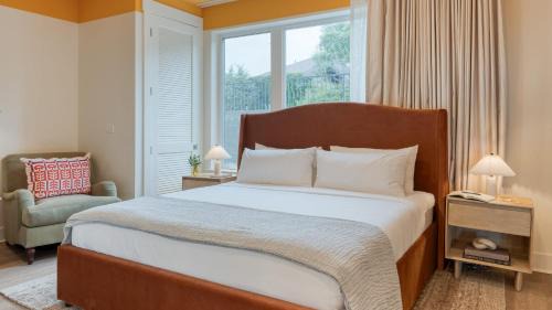 12 South House | The Gilmore, an AvantStay Hotel