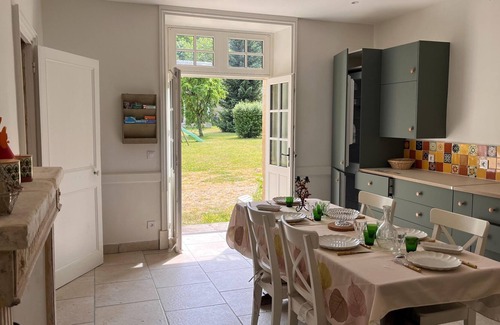 Audrieu House | The Gite de la Motte, a large house within castle