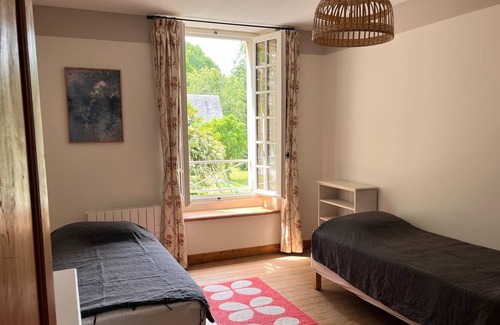 Audrieu House | The Gite de la Motte, a large house within castle