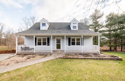 Lynchburg House | "The Giving House" Creekside Home Close to it All