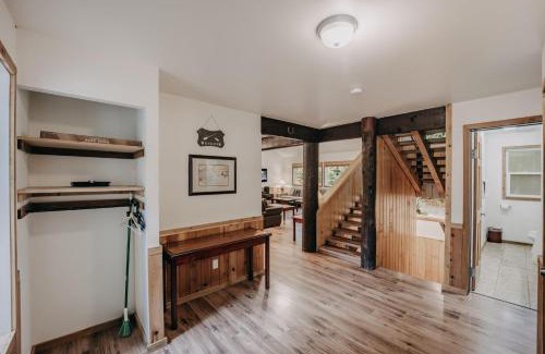Warnick House | The Glacier Lodge - Perfect For Large Groups!