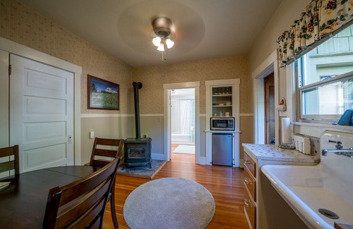 Ashford Cottage | The Glacier Suite at Basecamp Cottages