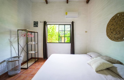 Tamanique House | THE GLASS HOUSE! beautifully decorated beach home in Atami!